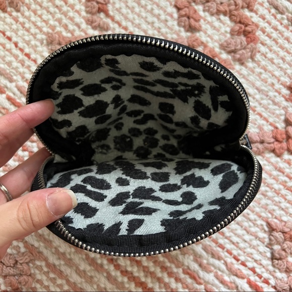 Set of three Betsey Johnson zipper pouches - Picture 14 of 14